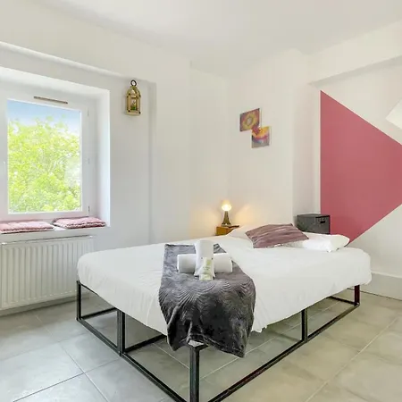 Guest house La Coloc Choco: Coliving With Private & Amenities
